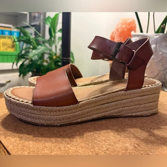 Cute platform sandals - Picture 2 of 4